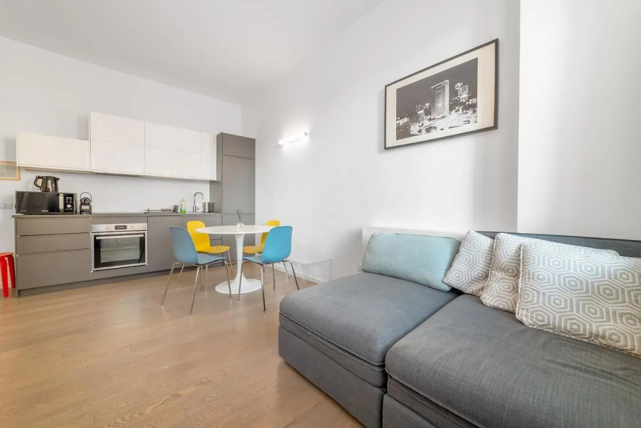 Duomo - Daverio Charme Apartment ميلان 0*,  إيطاليا